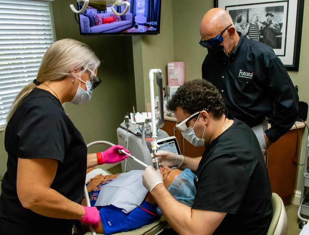 Educational session on facial esthetics with participants observing a procedure.